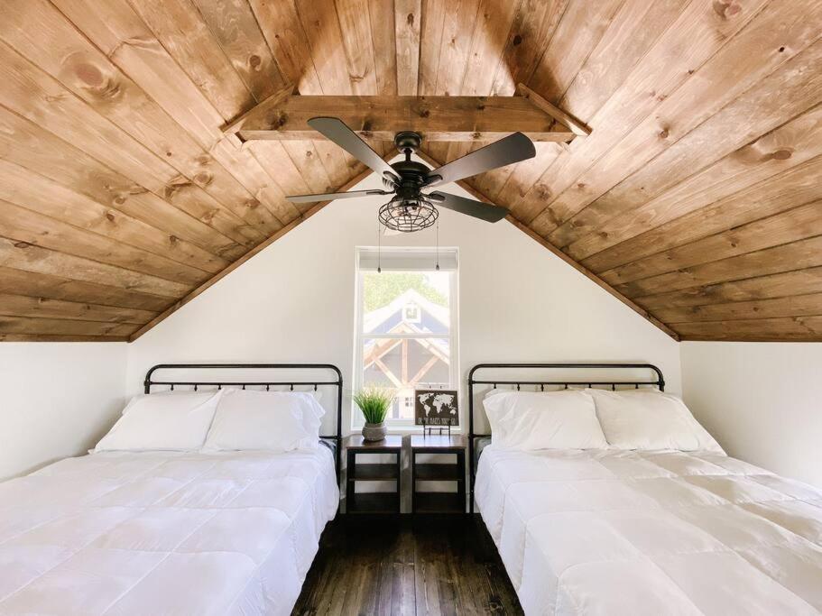 Modern Smoky Mountain Tiny House Apartment Pigeon Forge Exterior photo